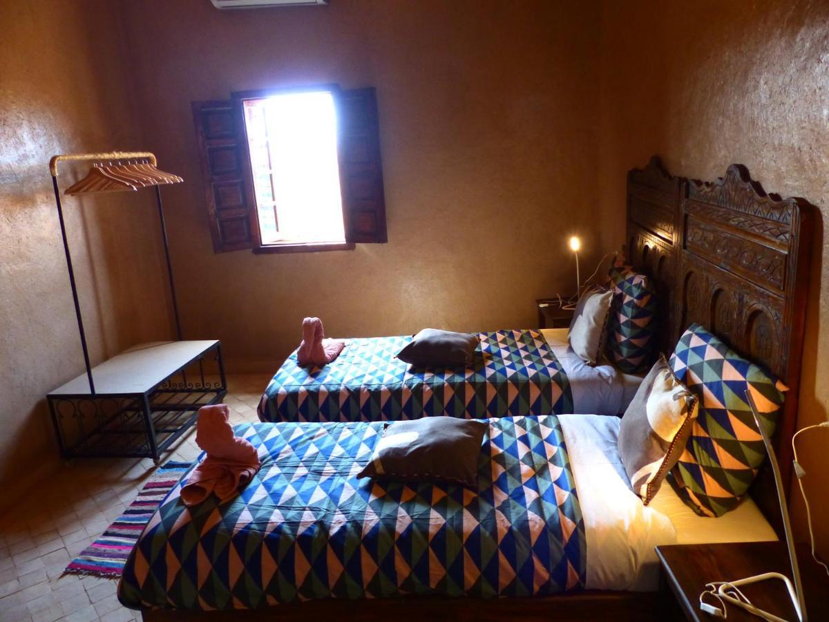 Riad Caravasar Merzouga Exteriör bild