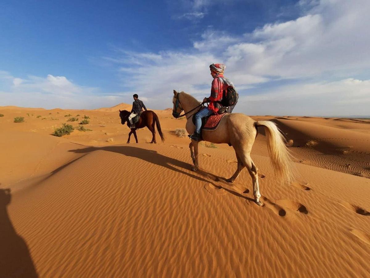 Riad Caravasar Merzouga Exteriör bild