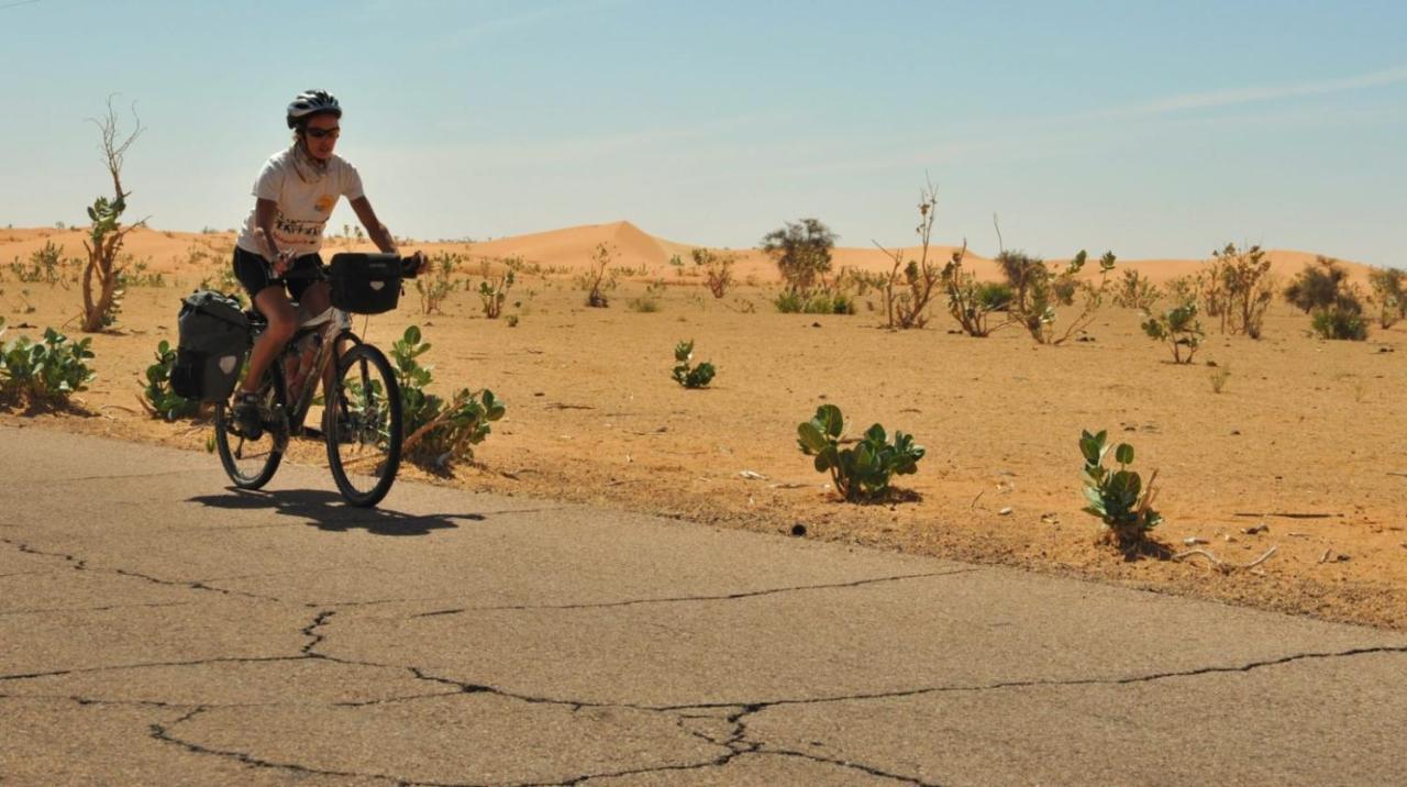 Riad Caravasar Merzouga Exteriör bild